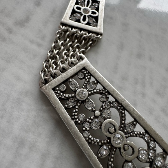 Rare Touchstone Crystal by Swarovski Silver V-Shape Choker
Necklace 17" - Picture 8 of 14